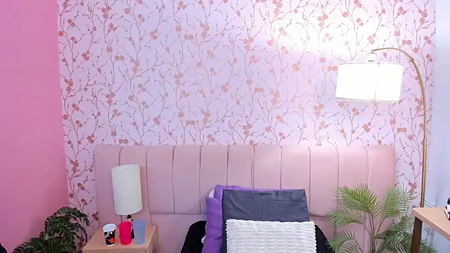 amber-hill online show from November 13, 7:35 pm