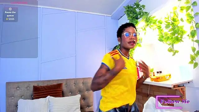 amber-hill online show from June 18, 12:09 pm
