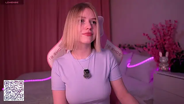 Snapshot of Dragonwind chatting on February 27, 8:53 pm Dragonwind online show from February 27, 8:53 pm