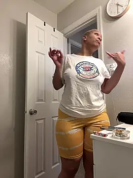 SexyHoneyRedd online show from June 26, 8:30 am