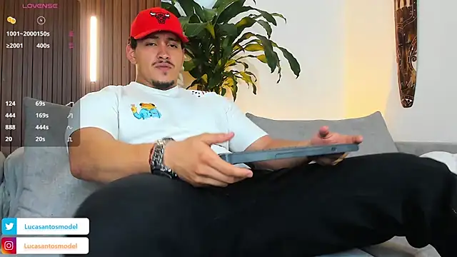 lucasanto  online show from June 3, 4:26 am
