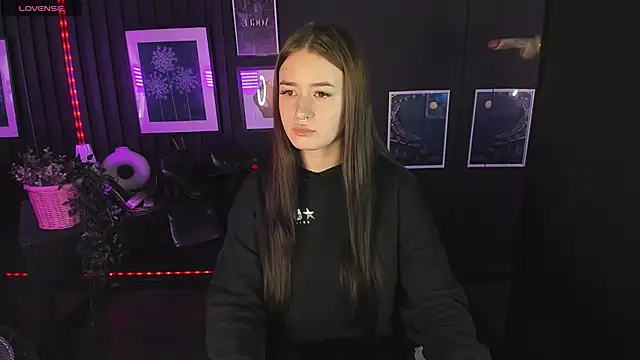 Snapshot of Lily_Moonlight chatting on December 14, 7:18 am Lily Moonlight online show from December 14, 7:18 am