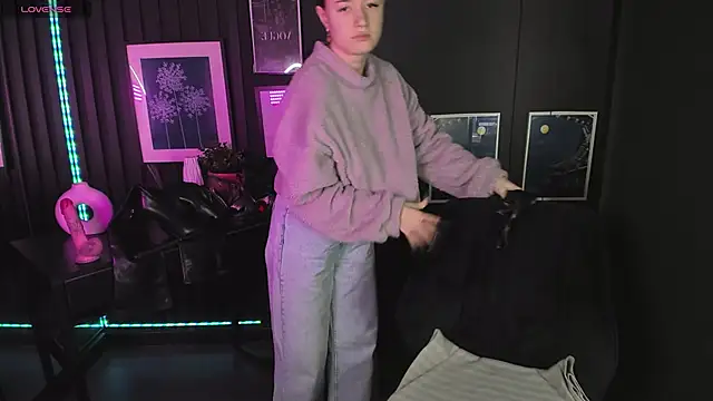 Snapshot of Lily_Moonlight chatting on December 21, 7:03 am Lily Moonlight online show from December 21, 7:03 am