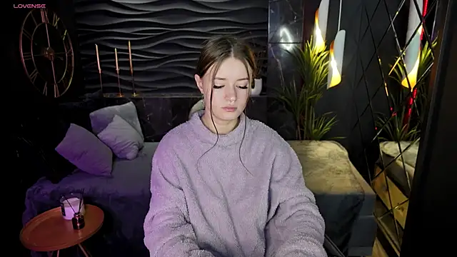 Snapshot of Lily_Moonlight chatting on December 26, 8:18 am Lily Moonlight online show from December 26, 8:18 am