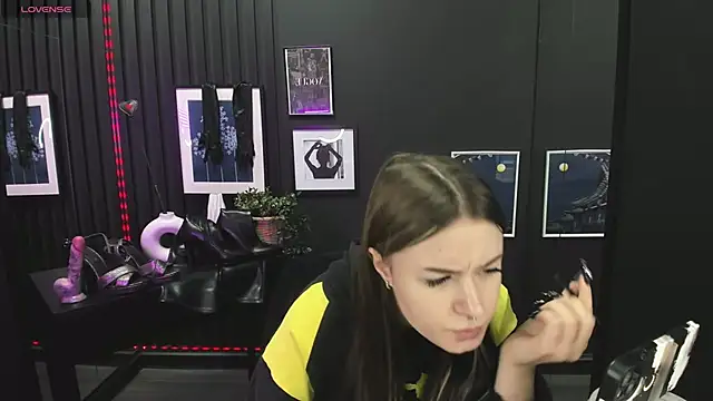 Snapshot of Lily_Moonlight chatting on February 16, 7:26 am Lily Moonlight online show from February 16, 7:26 am