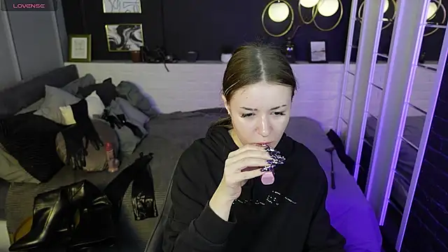 Snapshot of Lily_Moonlight chatting on March 6, 7:47 am Lily Moonlight online show from March 6, 7:47 am