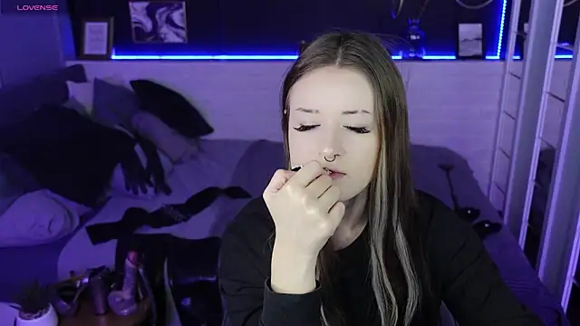 Snapshot of Lily_Moonlight chatting on March 21, 7:33 am Lily Moonlight online show from March 21, 7:33 am