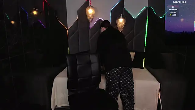 Snapshot of Lily_Moonlight chatting on December 13, 7:53 pm Lily Moonlight online show from December 13, 7:53 pm