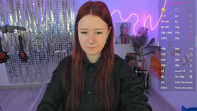 Lily Moonlight online show from April 5, 8:33 am