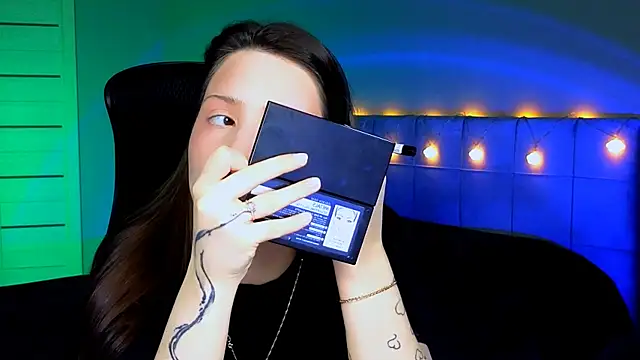 Stacy Gonzales  online show from December 5, 6:21 am