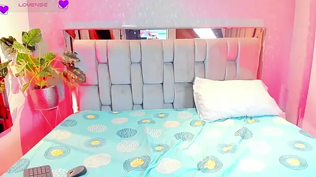 RoseTaylor   online show from March 27, 5:24 am