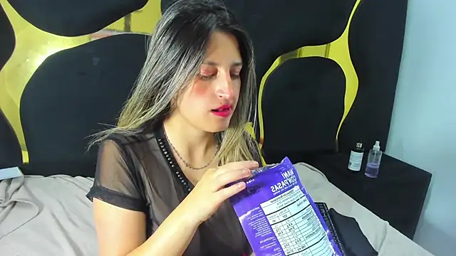 GiaRoussel online show from November 13, 4:50 pm