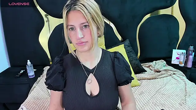 GiaRoussel online show from February 25, 5:00 pm