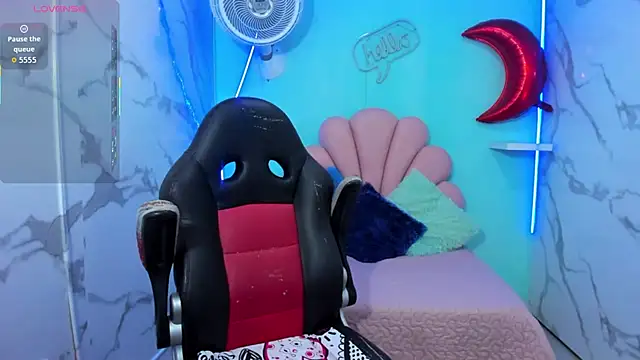 cristal horny19 online show from March 27, 10:20 pm