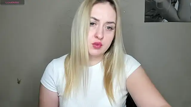 Snapshot of KennaJamess8 chatting on December 26, 11:24 pm KennaJamess8 online show from December 26, 11:24 pm
