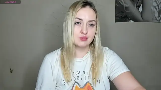 Snapshot of KennaJamess8 chatting on December 28, 10:02 pm KennaJamess8 online show from December 28, 10:02 pm