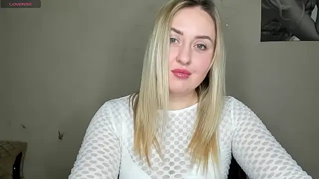 Snapshot of KennaJamess8 chatting on January 2, 7:29 pm KennaJamess8 online show from January 2, 7:29 pm