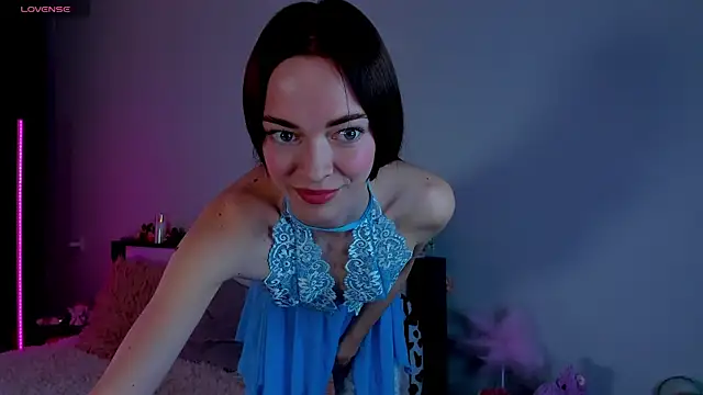 Undertheskin online show from March 22, 4:04 pm