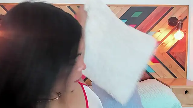 NaiirobiSwan online show from February 28, 8:21 pm