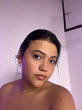 alisson carolina73 online show from May 17, 11:45 pm