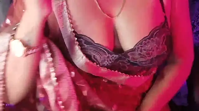 SexyAndHottie online show from June 20, 5:27 pm