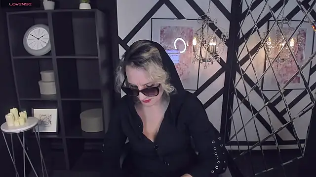 Queen Anna  online show from January 13, 6:59 pm