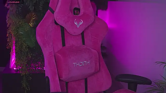 CuteMousee online show from June 5, 8:20 am