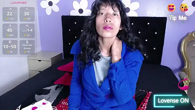 karolinee 66  online show from February 13, 4:19 am