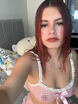 Snapshot of Isa_smeraldy chatting on February 7, 2:54 pm Isa smeraldy online show from February 7, 2:54 pm