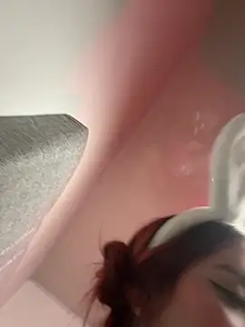 Snapshot of Isa_smeraldy chatting on March 4, 6:41 am Isa smeraldy online show from March 4, 6:41 am