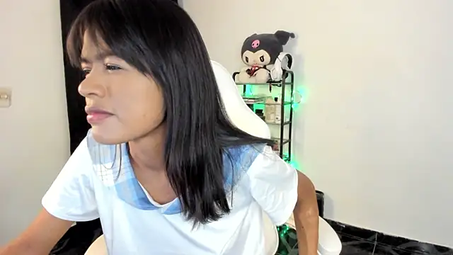 meganthompsonn22 online show from April 1, 3:51 am