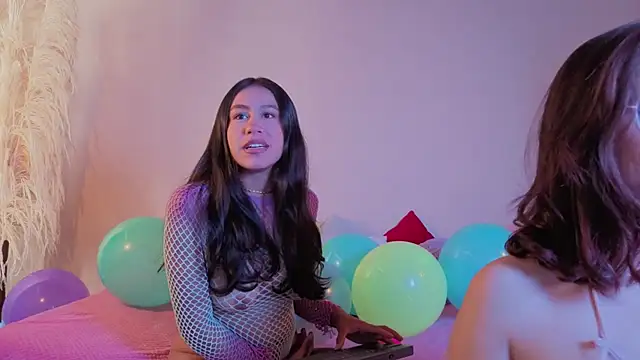 EmiGomez  online show from January 13, 1:27 pm