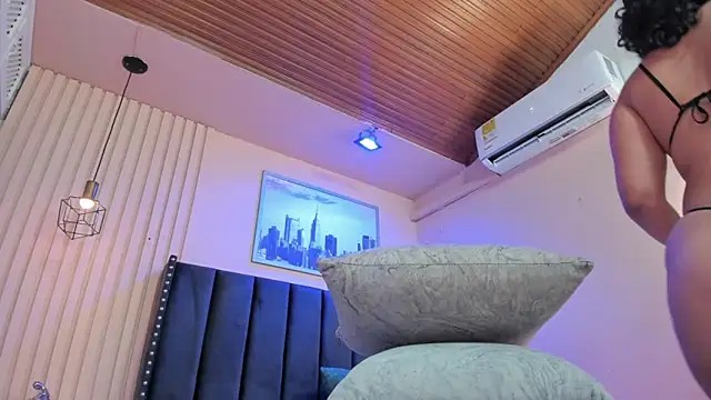 viiolett lee online show from February 22, 8:40 pm