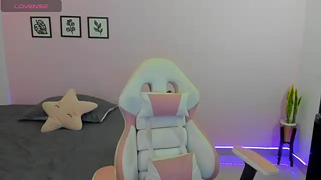 sophie pazz online show from December 15, 10:25 pm