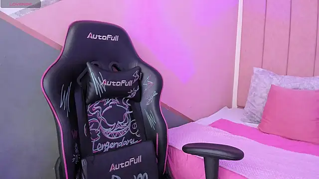 lilith noahh online show from December 12, 4:15 am