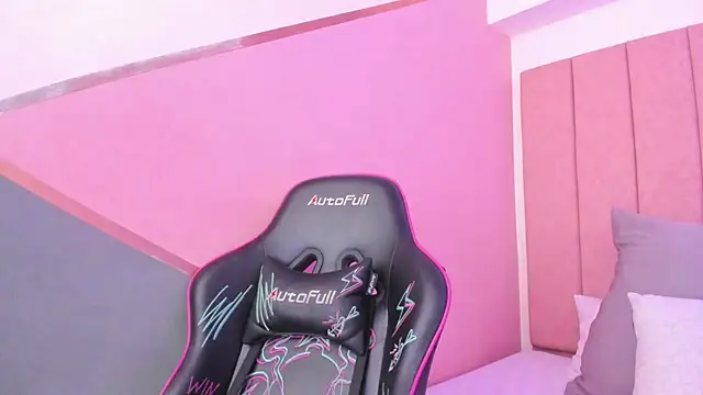 lilith noahh online show from January 17, 6:36 am