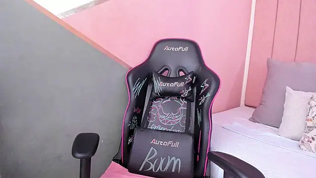 lilith noahh online show from January 19, 4:12 am