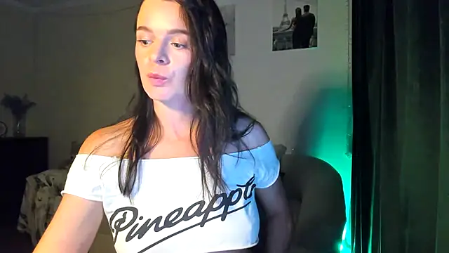 Snapshot of damla555 chatting on June 18, 8:35 pm damla555 online show from June 18, 8:35 pm