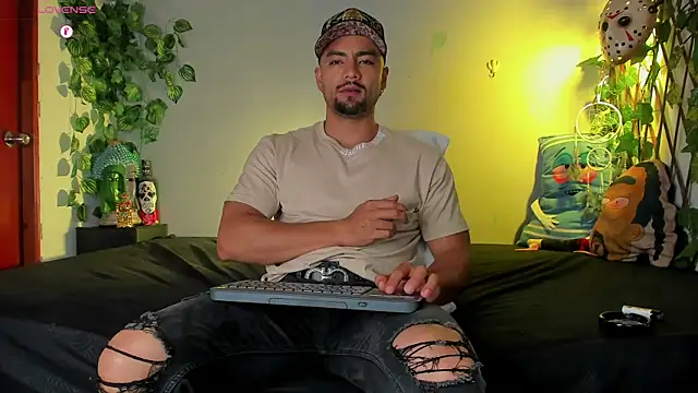 Snapshot of Jaxxon_ chatting on January 29, 3:01 am Jaxxon online show from January 29, 3:01 am
