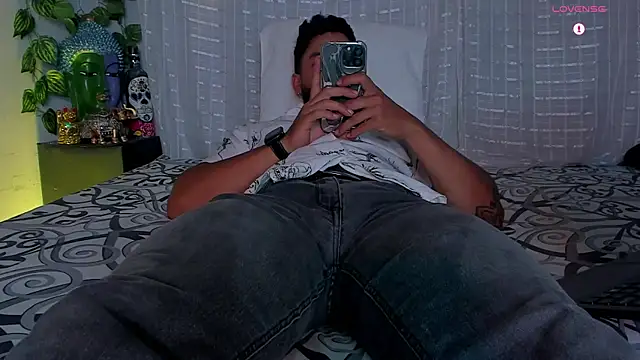 Snapshot of Jaxxon_ chatting on September 30, 12:26 am Jaxxon online show from September 30, 12:26 am