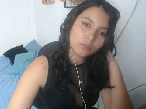 Snapshot of HannaKlein chatting on December 17, 6:36 pm HannaKlein online show from December 17, 6:36 pm