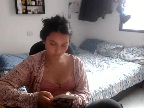 Snapshot of HannaKlein chatting on January 5, 6:44 pm HannaKlein online show from January 5, 6:44 pm