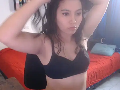 Snapshot of HannaKlein chatting on February 11, 1:38 pm HannaKlein online show from February 11, 1:38 pm