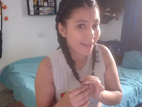 Snapshot of HannaKlein chatting on February 17, 1:18 pm HannaKlein online show from February 17, 1:18 pm