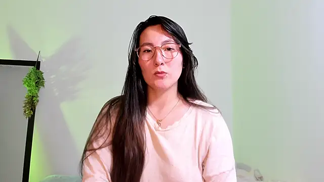 Elle Lee  online show from February 24, 4:47 pm