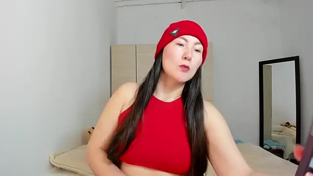 Elle Lee  online show from September 10, 1:55 pm