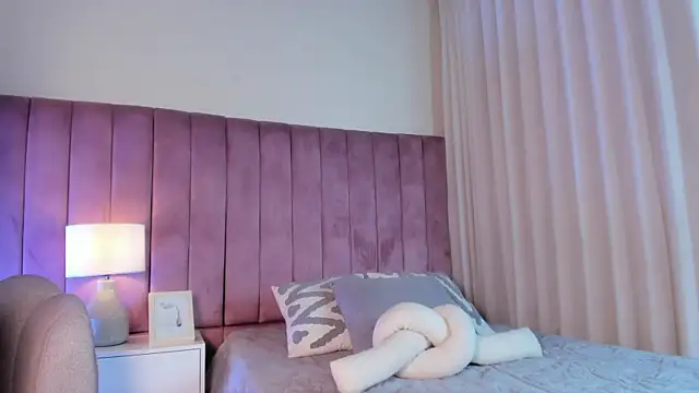 Elise Diamond online show from April 9, 2:11 am