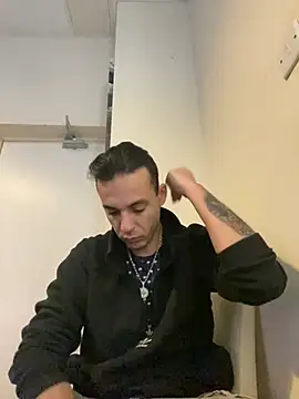 Snapshot of Alexandrupgixx chatting on January 14, 2:29 am Alexandrupgixx online show from January 14, 2:29 am
