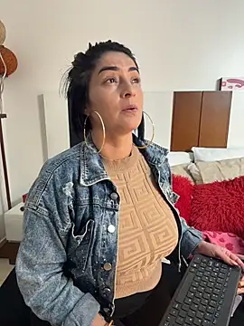 karenlennox1 online show from April 16, 1:06 am