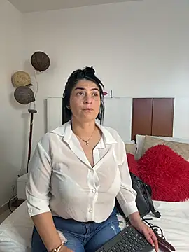 Snapshot of karenlennox1 chatting on May 10, 6:02 pm karenlennox1 online show from May 10, 6:02 pm